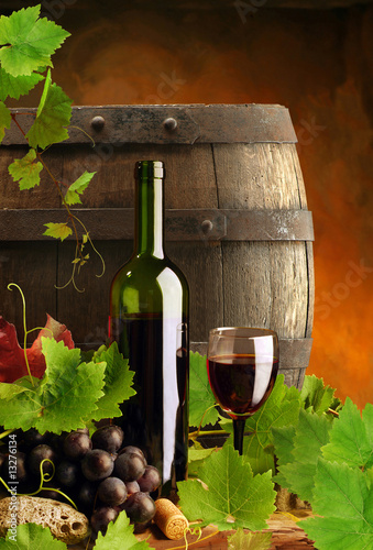 Tapeta ścienna Czerwone wino, winorośl i beczka