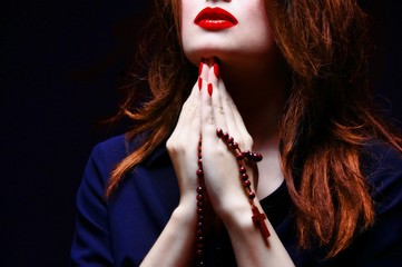 Wall Mural - Woman praying with rosary