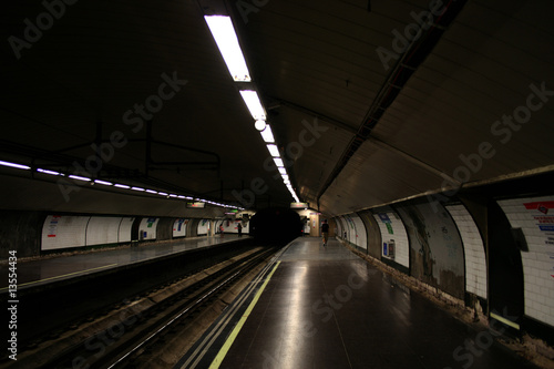 Board z aluminiowym obramowaniem Tunel metra w Madrycie