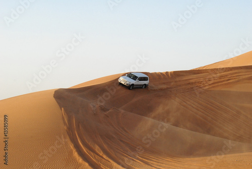 Naklejka dekoracyjna safari jeep nel deserto