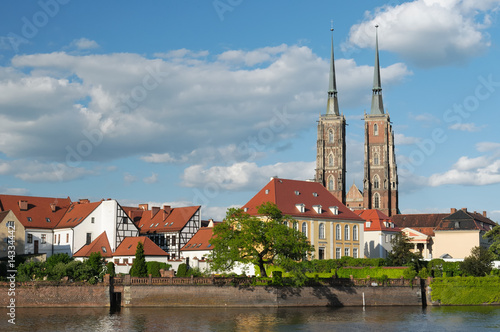 Obraz w ramie Poland . View on the old city in Wroclaw. Ostrow Tumski