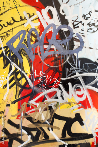 Board z aluminiowym obramowaniem Żółte graffiti