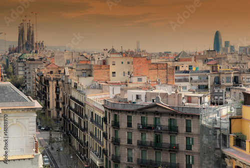 Plakat na papierze fotorealistycznym Cityscape barcelona widziane z casa mila przez gaudi spain