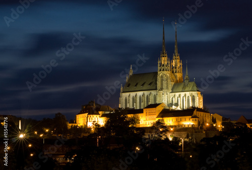 Obraz na płótnie canvas trzyczęściowy "tryptyk" Katedra petrov w nocy - brno czech republic