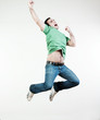 © STUDIO GRAND WEB - homme saut victoire