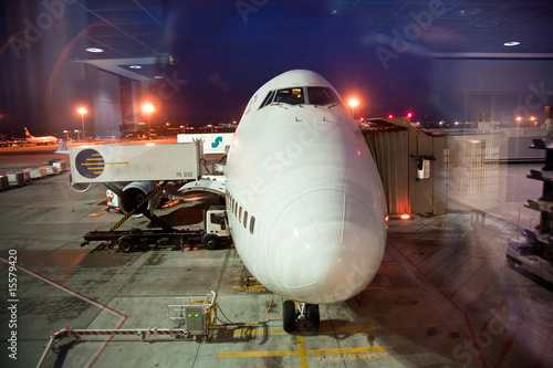 Flugzeug Am Gate Bei Nacht Von Aussen Wird Beladen Buy This Stock Photo And Explore Similar Images At Adobe Stock Adobe Stock
