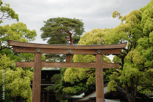 Board z aluminiowym obramowaniem Brama wielkiego sanktuarium w świątyni meiji jingu, tokio