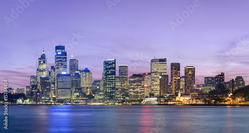 Obraz na płótnie canvas czteroczęściowy "tetraptyk" Sydney skyline po zachodzie s? o? ca z ró? owym niebem