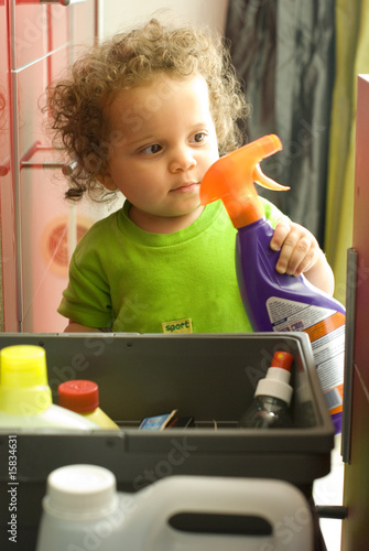 Danger Accident Domestique Bebe Joue Dans La Cuisine Stock Photo Adobe Stock