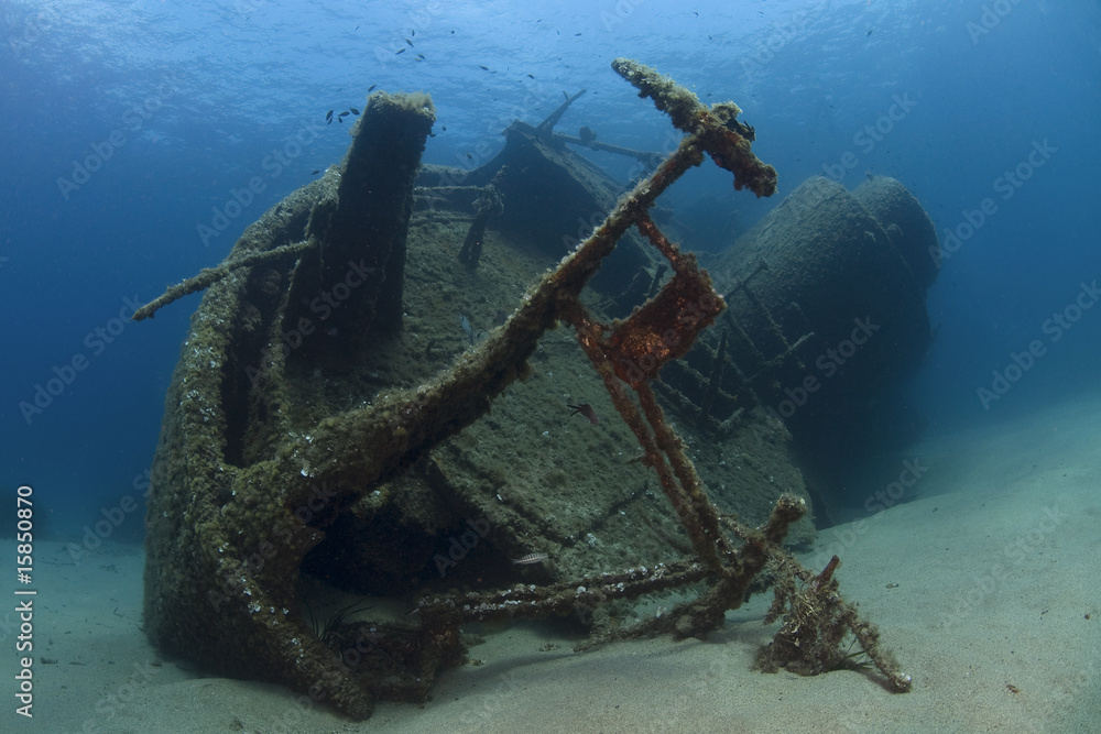 A wreck of a ship lying on the seabed - obrazy, fototapety, plakaty 
