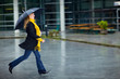 © Robert Kneschke - Laufen im Regen