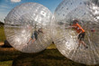 © travelview - Kind hat Spass in einer Zorbing Kugel und freut sich
