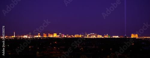 Board z aluminiowym obramowaniem Las vegas w nocy
