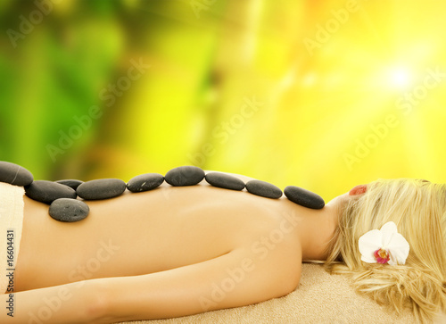 Foto-Fußmatte - Massage with hot volcanic stones .... (von Nejron Photo)