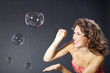 © www.freund-foto.de - Model Frau mit Seifenblasen Porträt