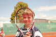 © travelview - Kind schaut zufrieden nach dem Tennismatch