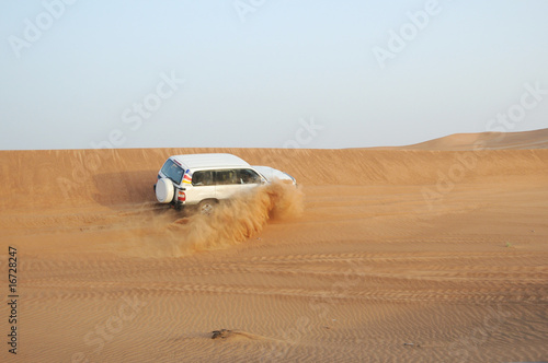 Naklejka na drzwi safari con la jeep nel deserto di dubai