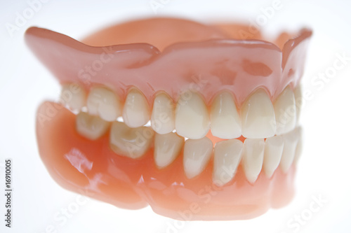 500_F_16910005_UTu3ehZrWrcVkl68RjU7vqutW