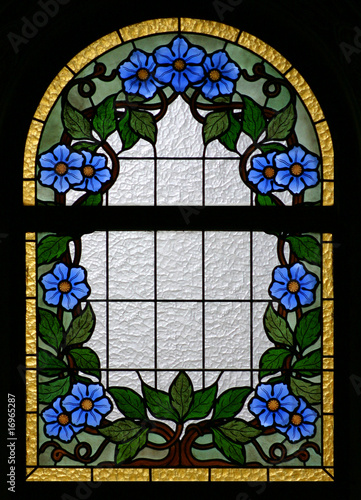 Fototapeta na wymiar Blumenfenster Kirchenfenster 1