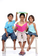 © SG - Brother and two sisters with books