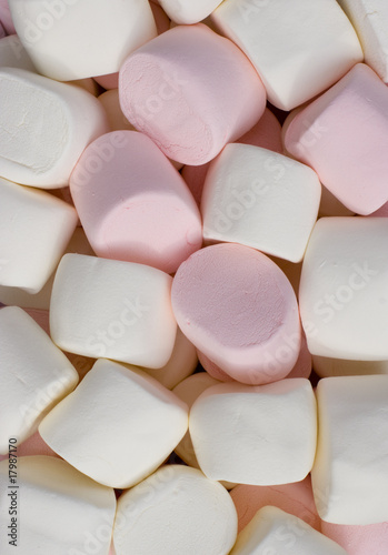 Plakat na papierze fotorealistycznym Różowe i białe tło marshmallows