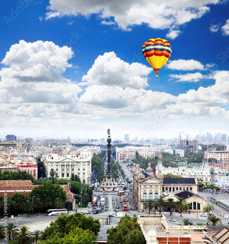 Plakat na papierze fotorealistycznym Widok z lotu ptaka miasta barcelona