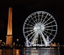 Ferris Wheel On The Concorde Square