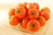 dojrzale czerwone pomidory na talerzu, grupa, stos
