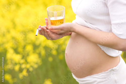 Plakaty anty alkoholowe niezdrowy-tryb-zycia
