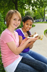 Wall Mural - Girls eating pizza