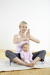 © epiximages - junge mama macht mit ihrem baby fitness + yoga uebungen