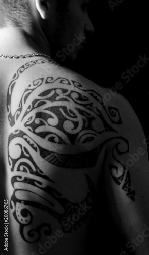 Board z aluminiowym obramowaniem Maori tatuaż