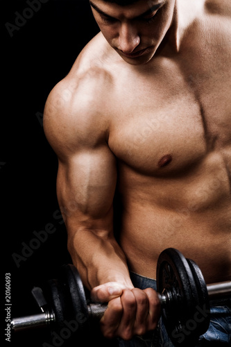 Fototapeta na wymiar Powerful muscular man lifting weights