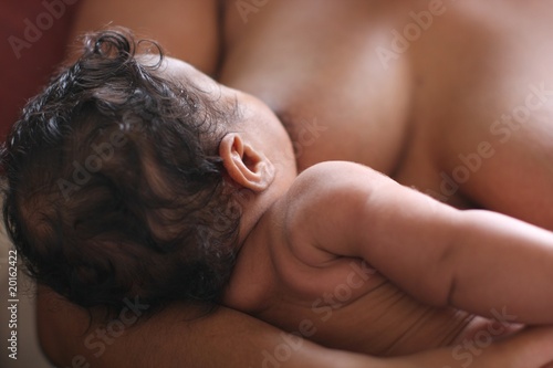 Fototapeta mama karmi piersią swoje dziecko