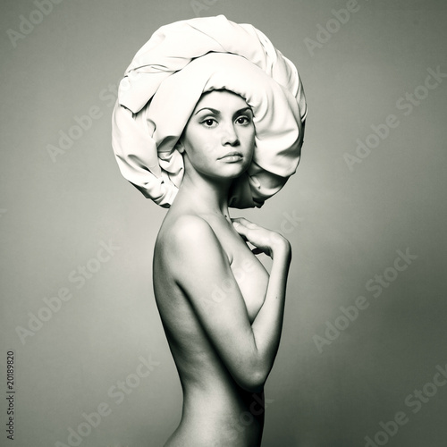 Fototapeta do kuchni Nude woman in fashionable turban