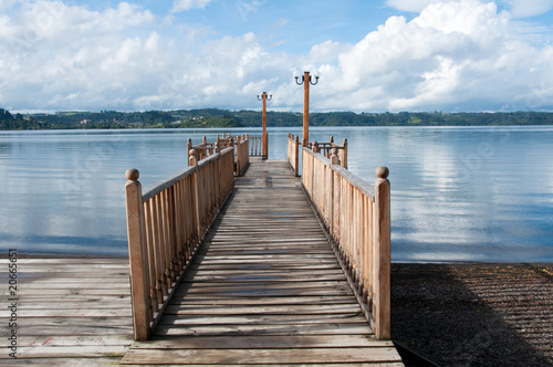 Board z aluminiowym obramowaniem Molo nad jeziorem lllanquihue