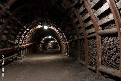 Board z aluminiowym obramowaniem Wzmocniony tunel w kopalni węgla