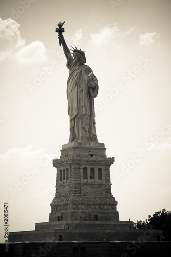 Plakat na papierze fotorealistycznym Statua Wolności w nowym jorku, monochromatyczne