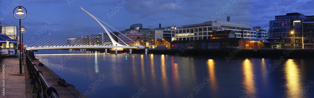 Obraz na płótnie Dublin  bridge and Lifey river w salonie
