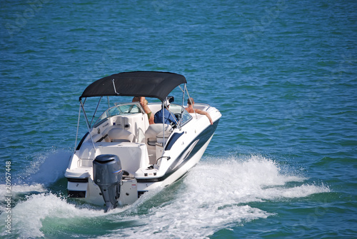 Fotografía Outboard Motorboat with Blue Canvas Canopy