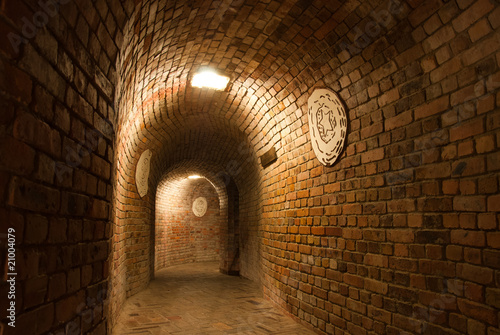 Board z aluminiowym obramowaniem Średniowieczny tunel