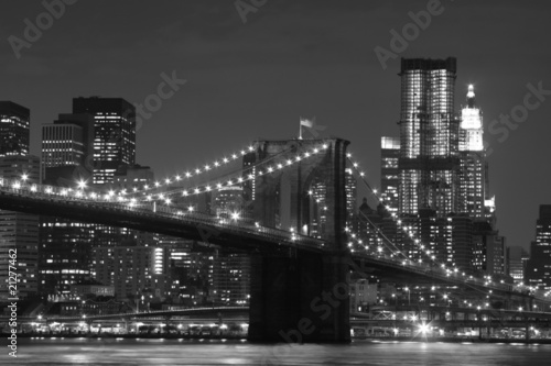 Fototapeta na wymiar Brooklyn Bridge and Manhattan Skyline At Night