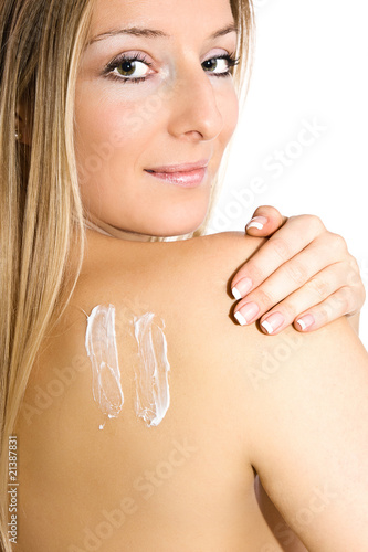 Fotografie, Obraz Causasian blonde woman creaming her back