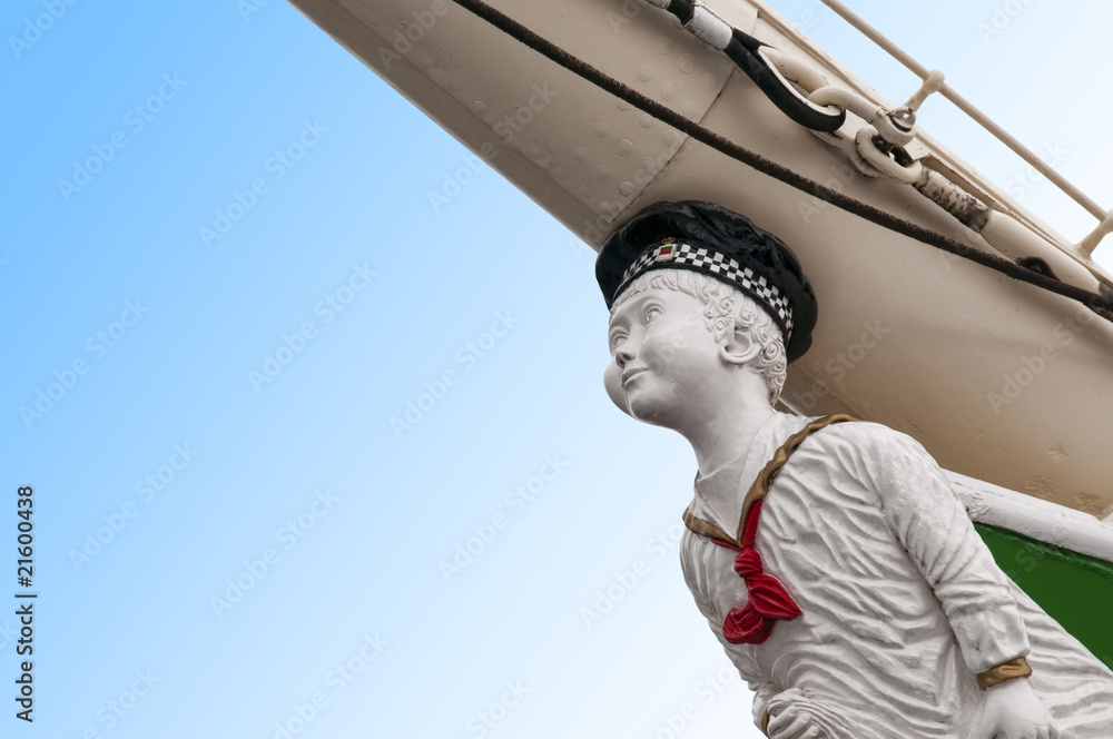 Boy figurehead on sailing ship - obrazy, fototapety, plakaty 