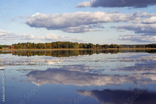 Fotoboard na płycie Jezioro z odbiciem chmur