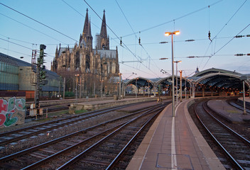 Fototapete - Hauptbahnhof Köln, Kölner Dom, Bahngleis