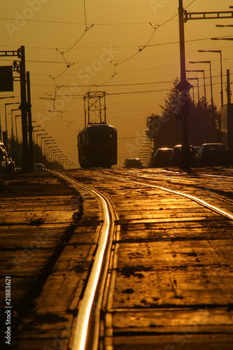 tramwaj-w-zachodzie-slonca