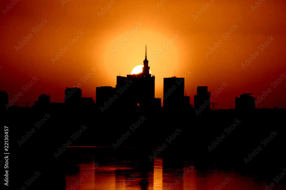 Krwisty zachód słońca nad Warszawą 3 - obrazy, fototapety, plakaty 