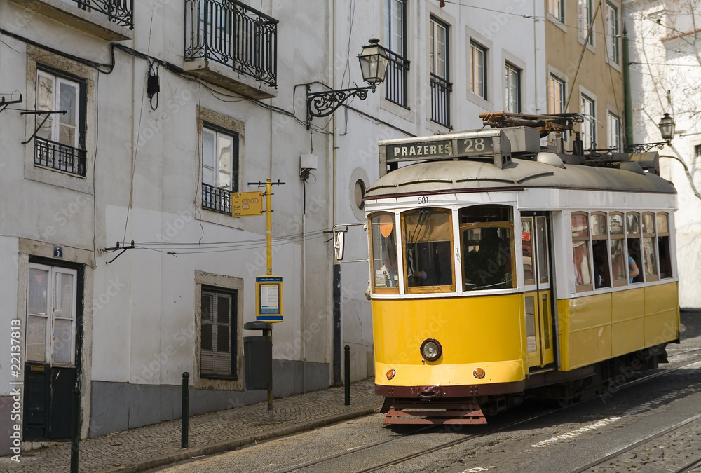 Lisbon yellow tram - obrazy, fototapety, plakaty 