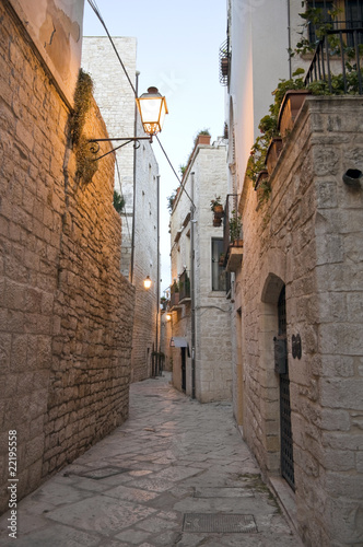 Board z aluminiowym obramowaniem Aleja giovinazzo oldtown. 